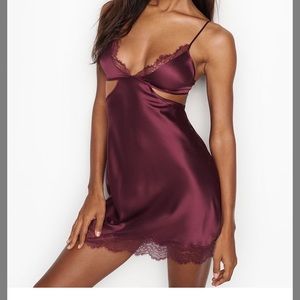 VICTORY’S SECRET LINGERIE - Satin Slip, burgundy,M
